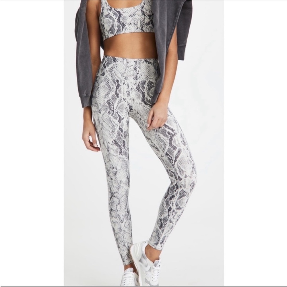 Alo Vapor Snakeskin-Print High-Rise Leggings in size‎ Medium